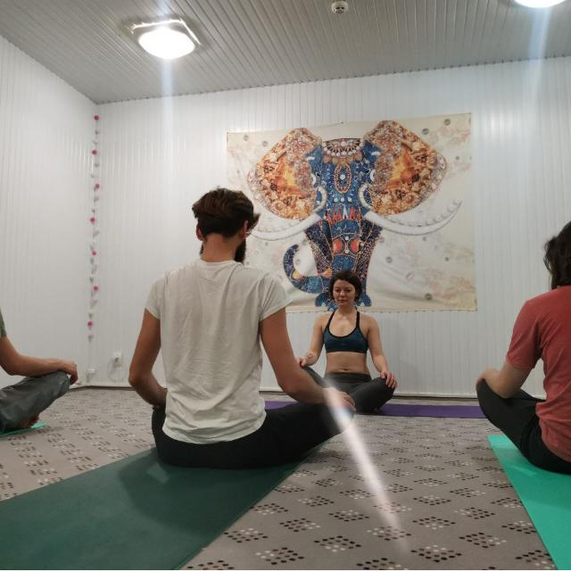 Занятие йогой